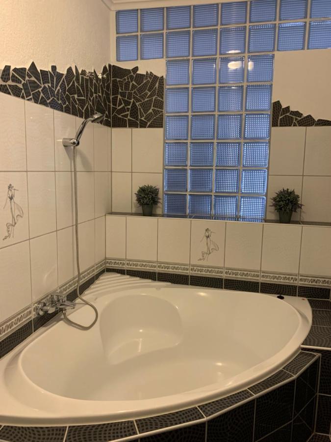 Thermal Next II Weninger Apartman Kiskunhalas Esterno foto