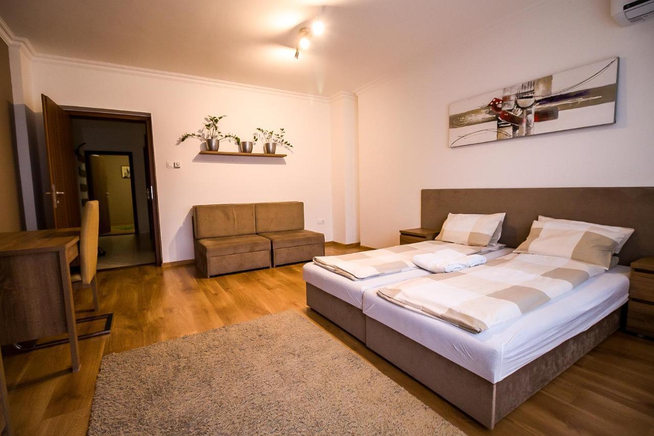 Thermal Next II Weninger Apartman Kiskunhalas Esterno foto