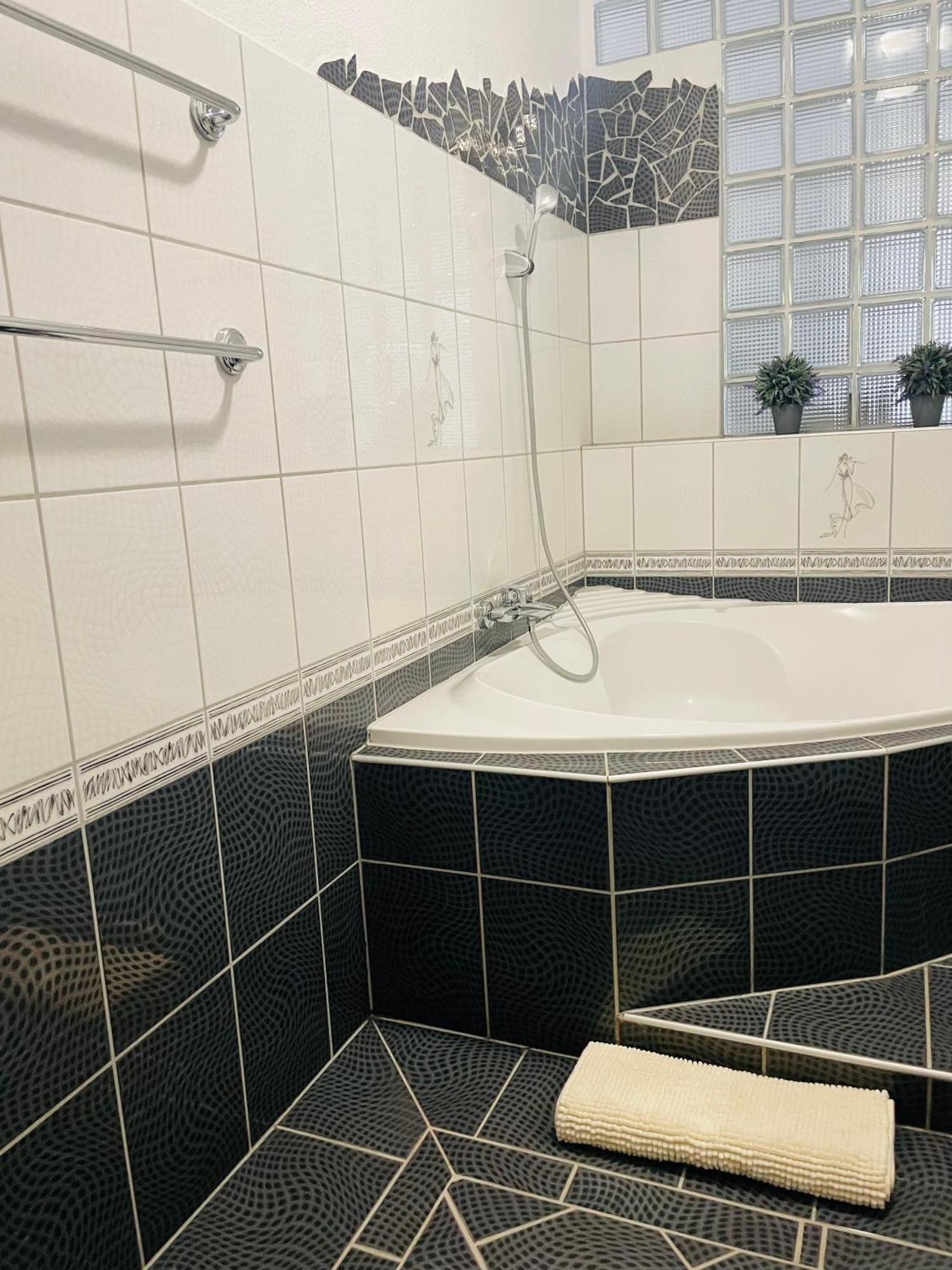 Thermal Next II Weninger Apartman Kiskunhalas Esterno foto